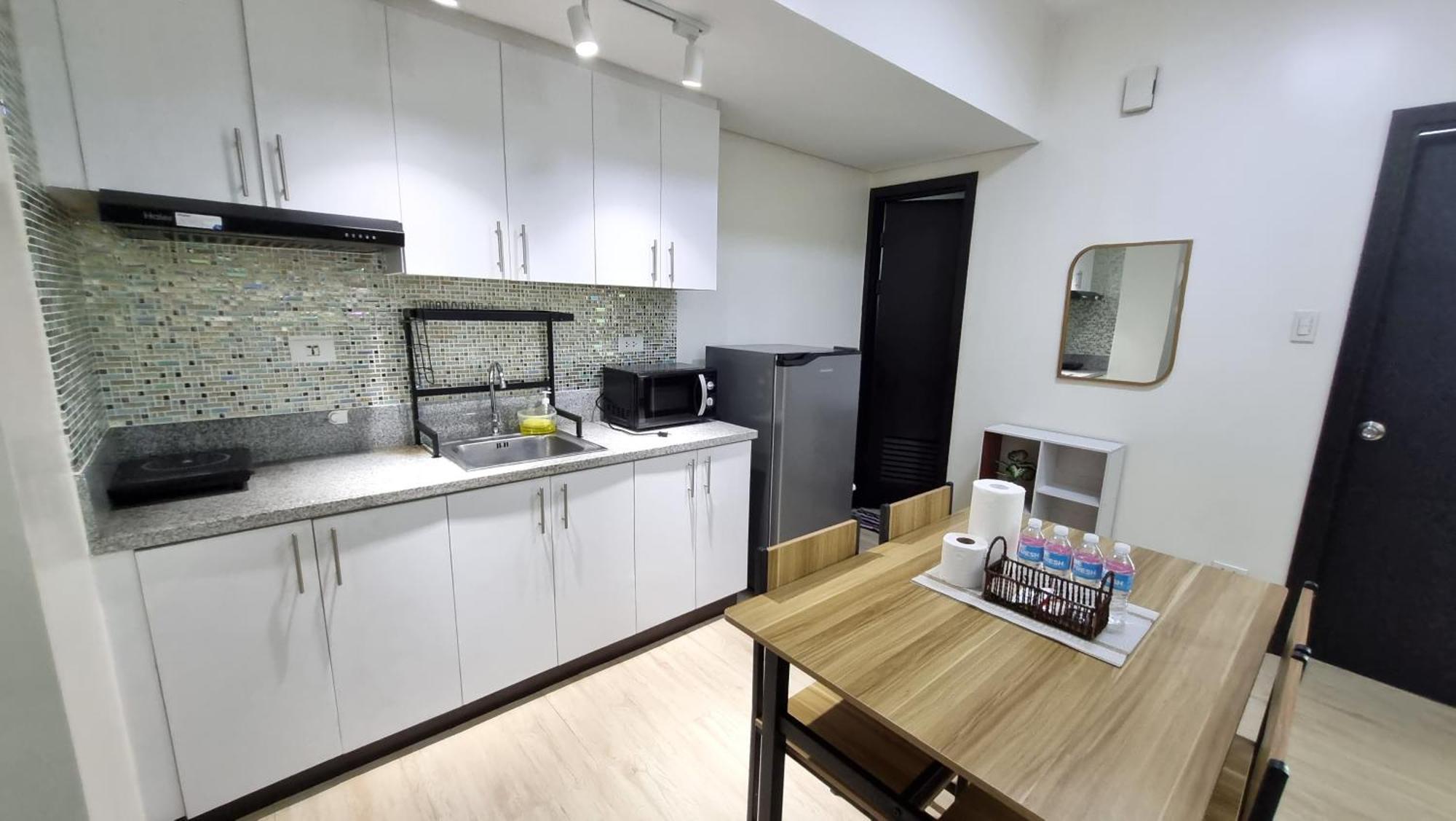 Spacious 2br San Lorenzo Place 4km Airport Manila