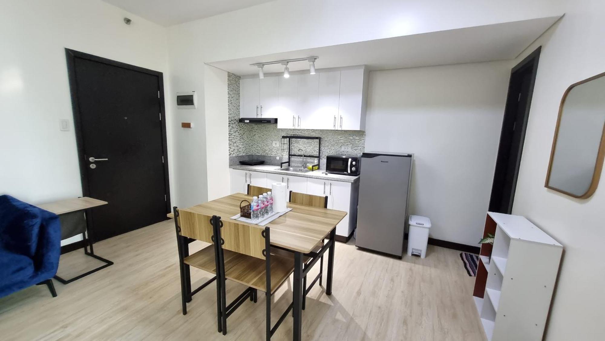 Spacious 2br San Lorenzo Place 4km Airport Apartment Manila
