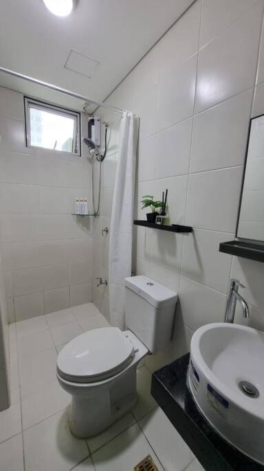Spacious 2br San Lorenzo Place 4km Airport Manila