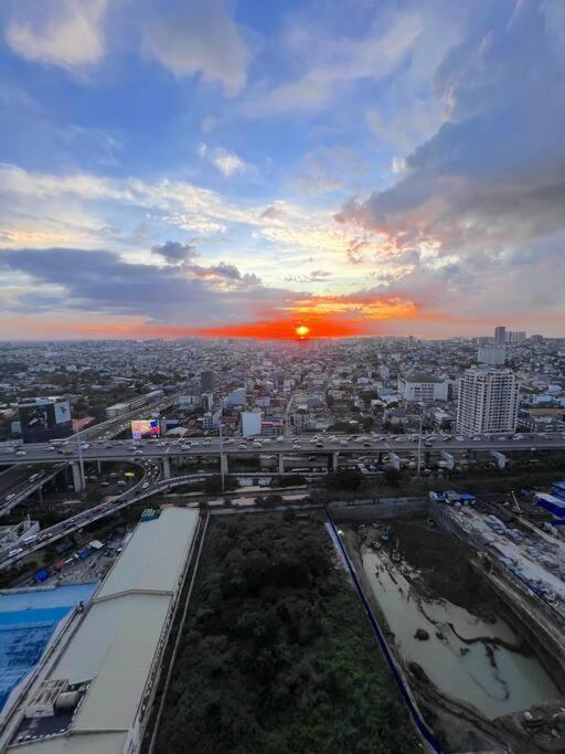 Spacious 2br San Lorenzo Place 4km Airport * Manila