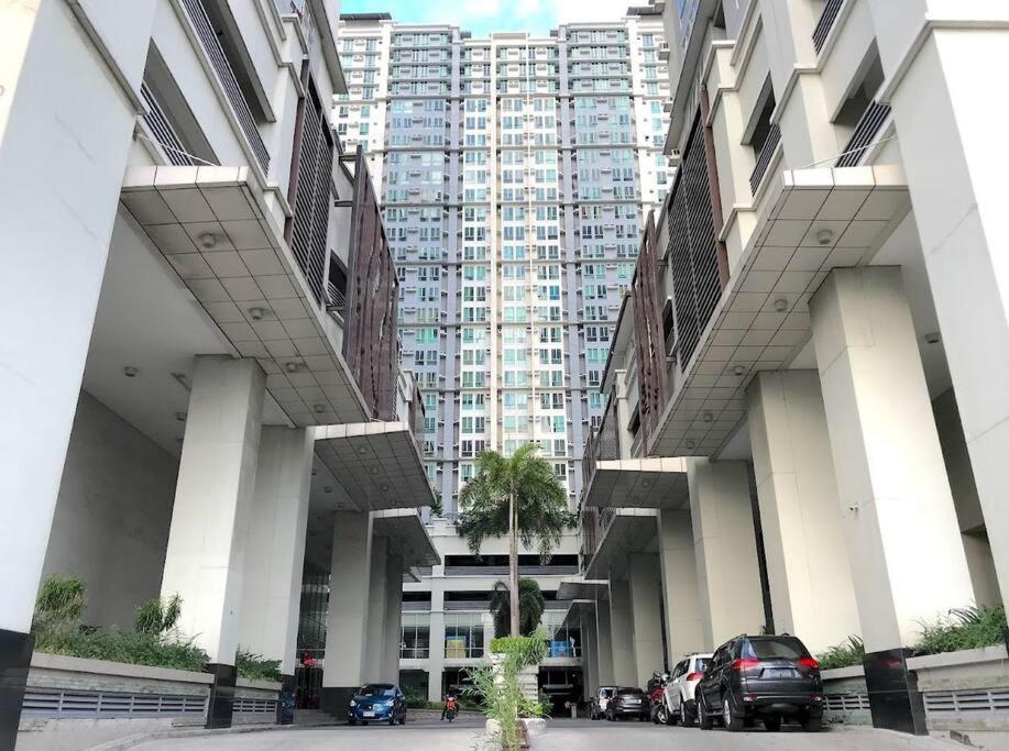 Spacious 2br San Lorenzo Place 4km Airport Manila