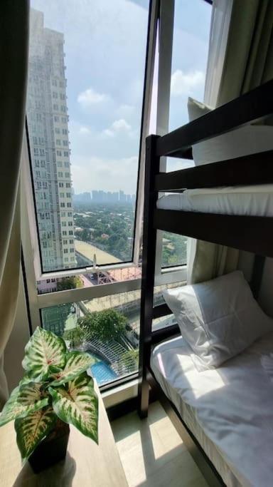 Spacious 2br San Lorenzo Place 4km Airport * Manila